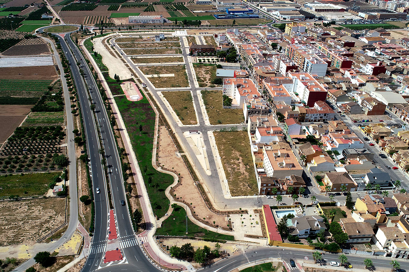 Urbanización y jardín lineal La Macaria